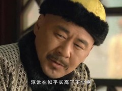 “童颜女神”谭松韵：演戏途中玩手机，后因刘昊然经纪人被央媒批评