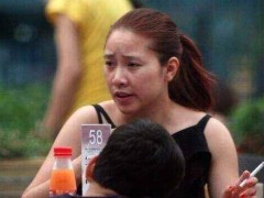 她是郭涛老婆，石头的妈妈，大街上手拿香烟斥责儿子实在不简单