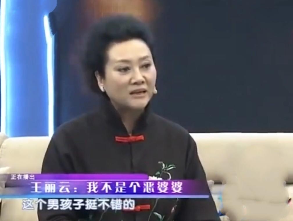 结婚两年后离婚的演员车晓，40岁依旧单身，她在追求什么？