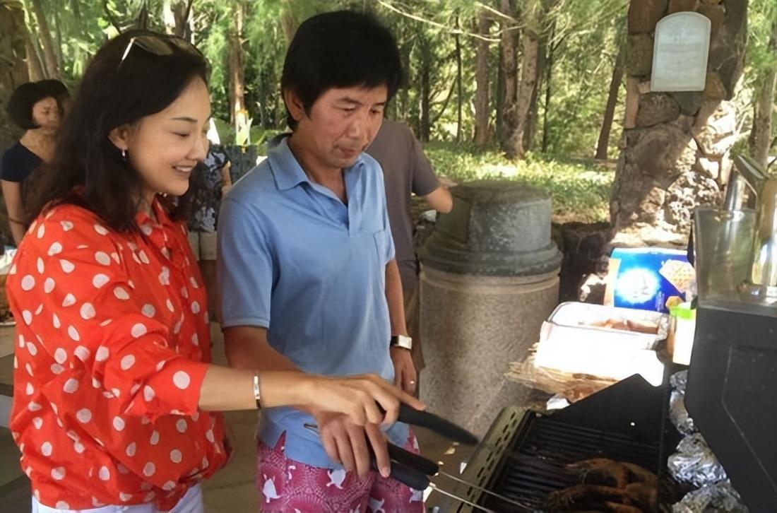 牛莉老公是谁(牛莉丈夫刘亚东，娶演员妻子婚后生下一女，一家三口和和美美)