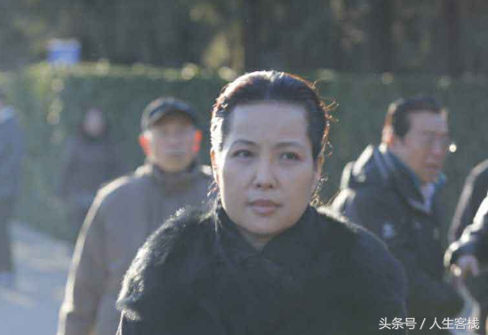 78岁李双江和51岁妻子近照，两人现身破离婚传言，面色衰老显疲惫