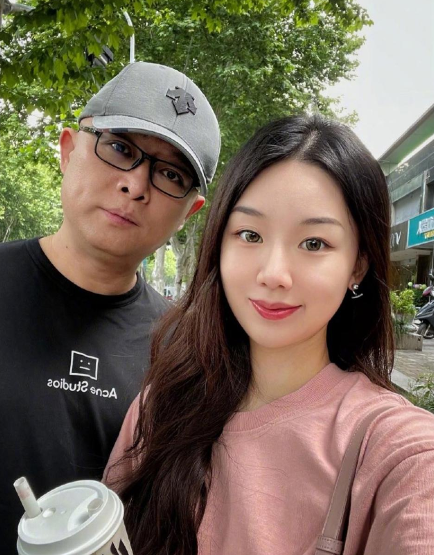 孟非个人资料（主持人孟非：与初恋走进婚姻，共育一女，结婚多年始终幸福依旧）