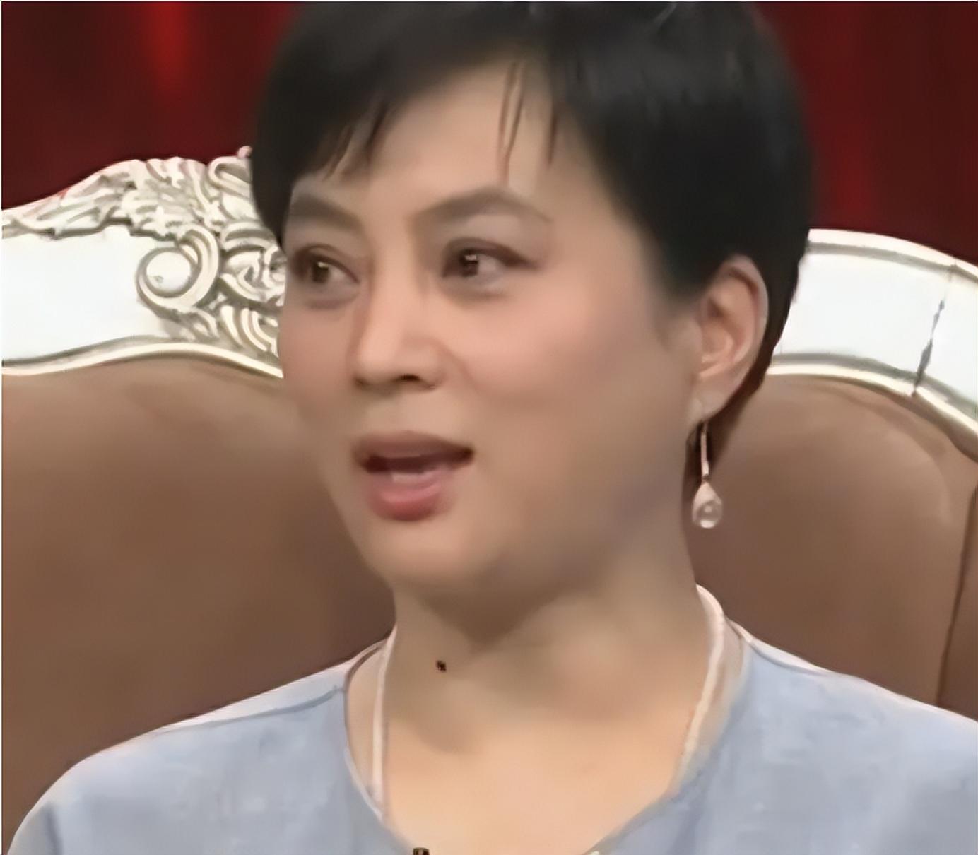 李玲玉个人资料简介及（26岁离婚，34岁二婚嫁给犹太富商却两个月见一次面，李玲玉如何了）