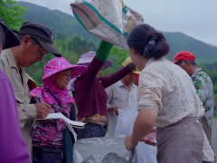 乡愁沈丹个人资料简介(从离异负债到带全村人致富，单亲妈妈如何完成蜕变？)